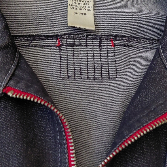 Stylish Women's Denim Jacket with Red Zippers - Picture 11 of 11